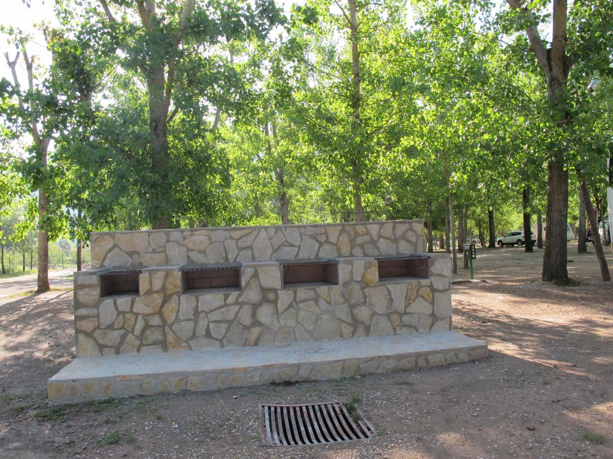 Camping Rural Llanos De Arance Coto Ríos Esterno foto